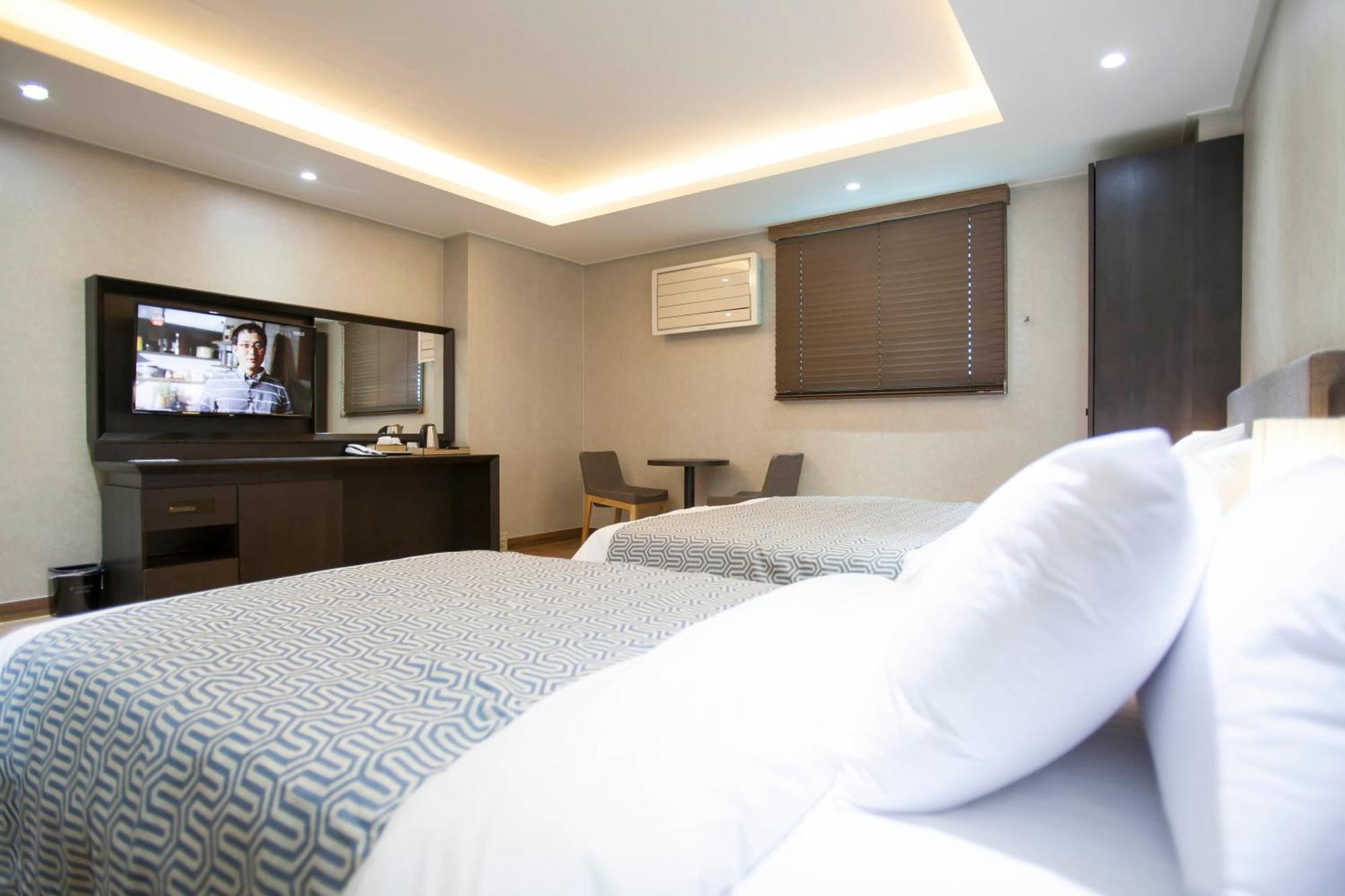 I-Check Hyunjin Hotel Donghae Bagian luar foto