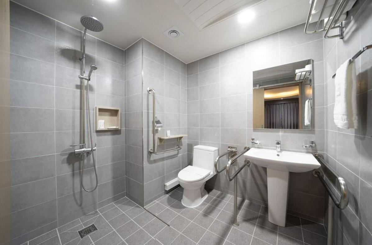 I-Check Hyunjin Hotel Donghae Bagian luar foto