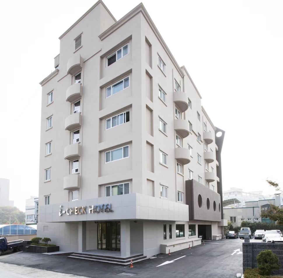 I-Check Hyunjin Hotel Donghae Bagian luar foto