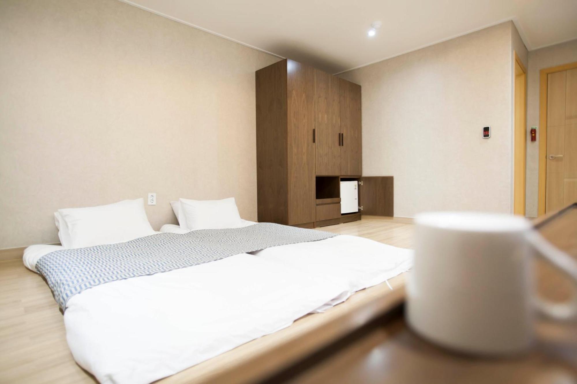 I-Check Hyunjin Hotel Donghae Bagian luar foto