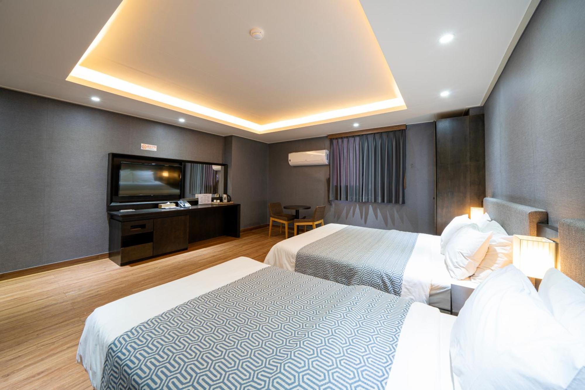I-Check Hyunjin Hotel Donghae Bagian luar foto