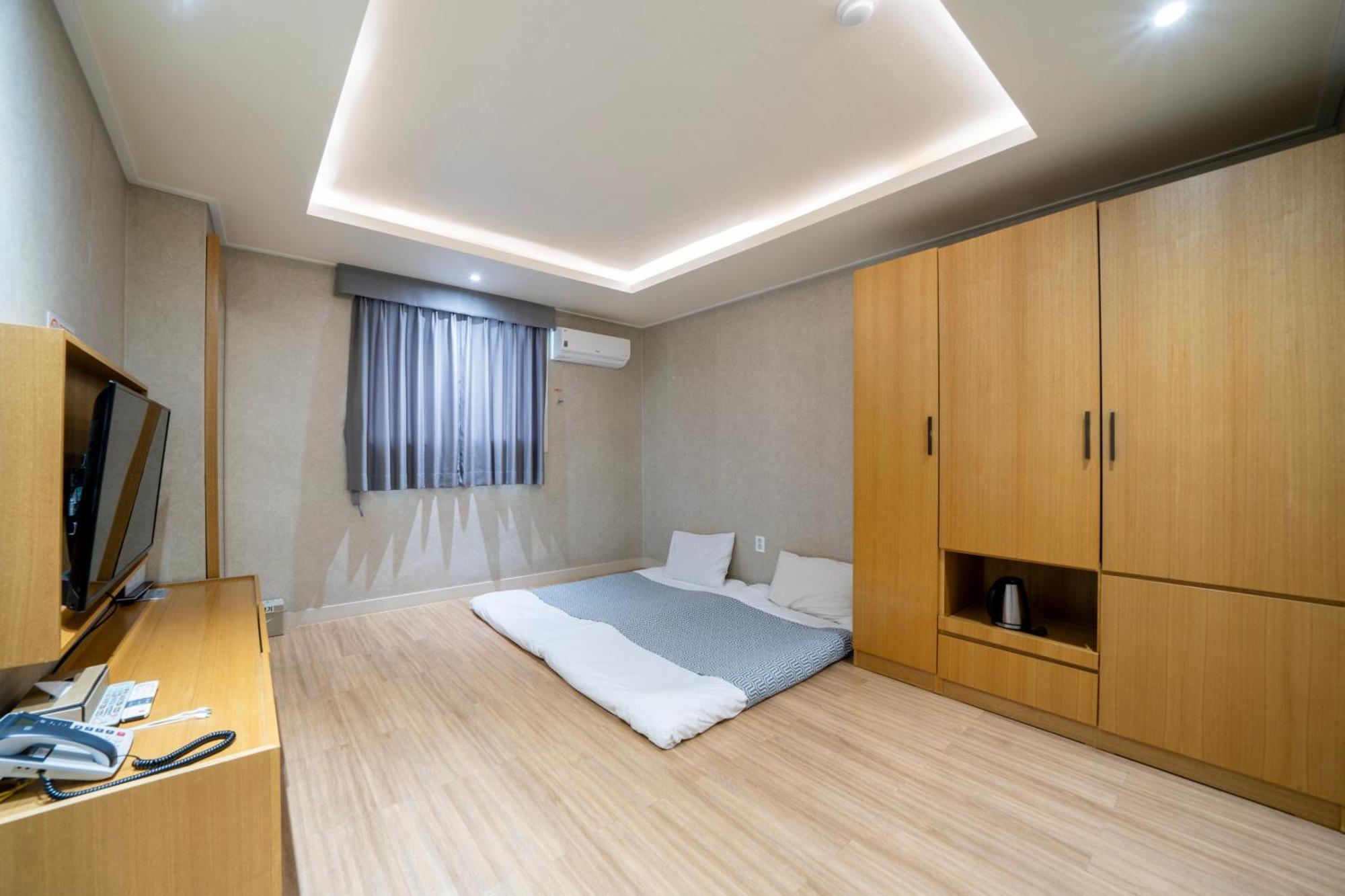 I-Check Hyunjin Hotel Donghae Bagian luar foto