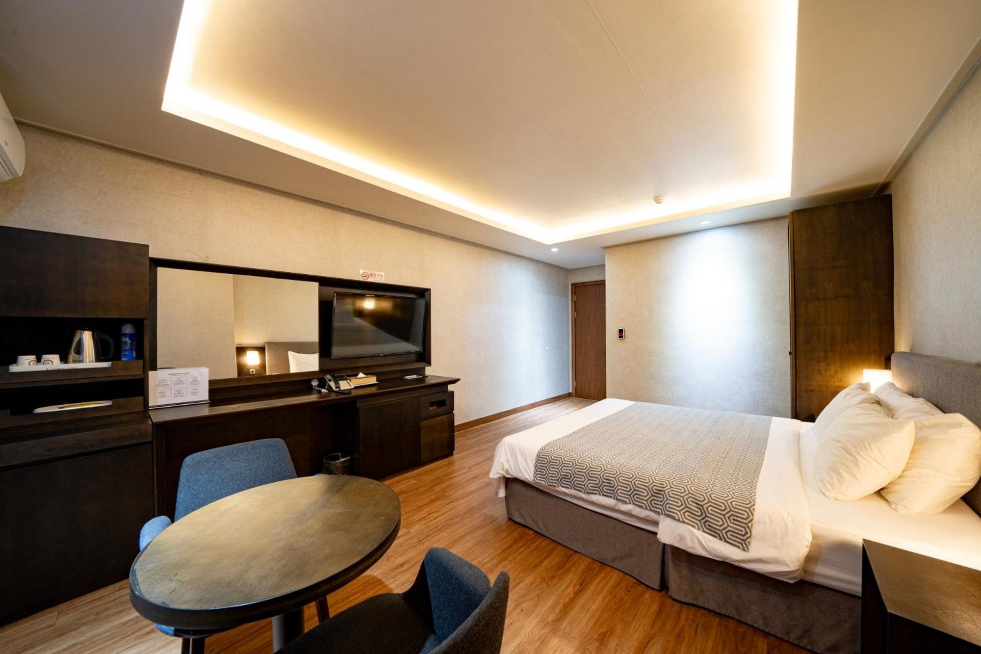 I-Check Hyunjin Hotel Donghae Bagian luar foto