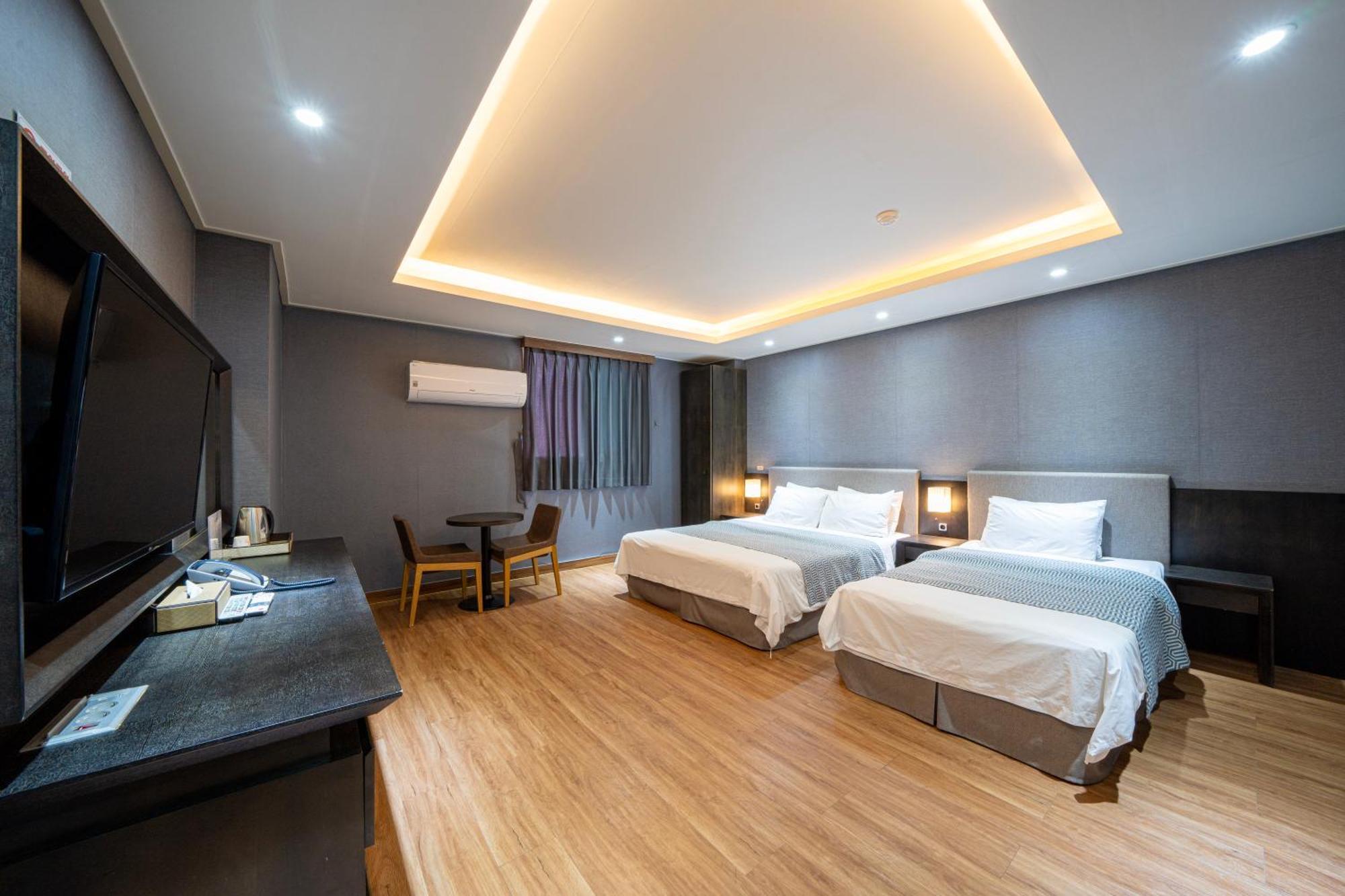 I-Check Hyunjin Hotel Donghae Bagian luar foto