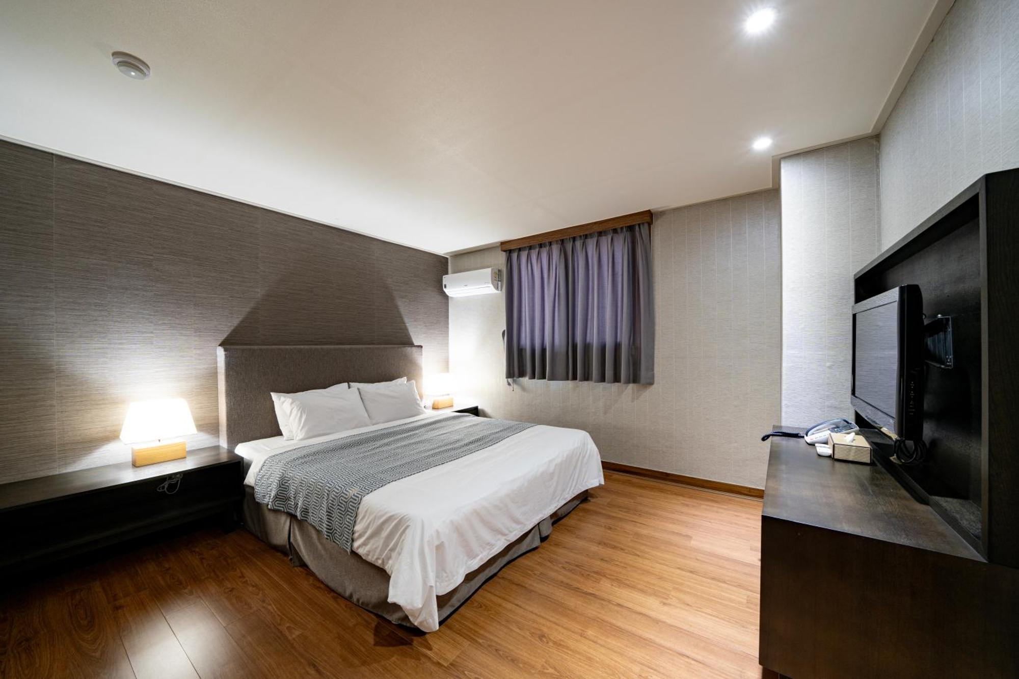 I-Check Hyunjin Hotel Donghae Bagian luar foto