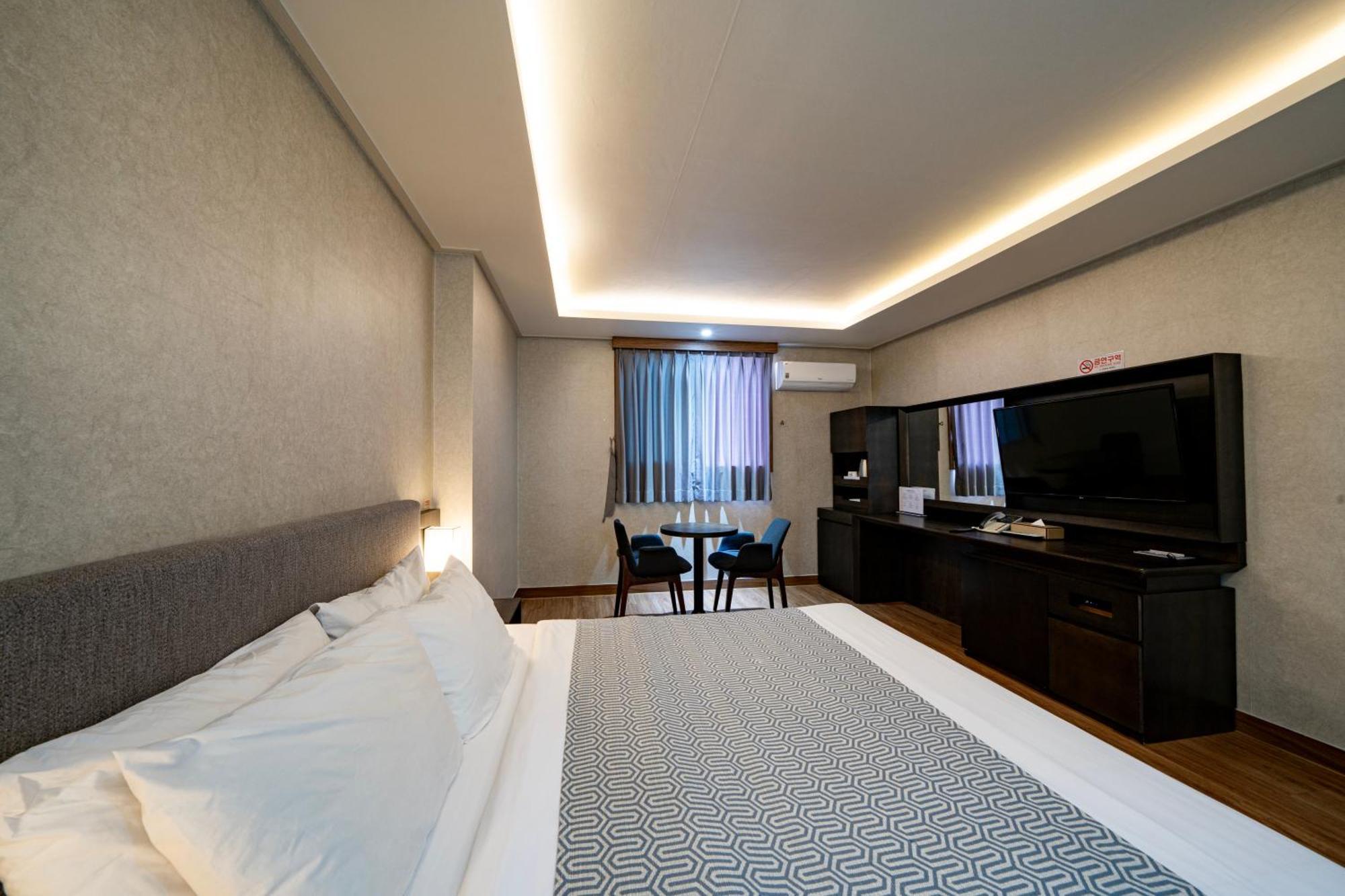 I-Check Hyunjin Hotel Donghae Bagian luar foto