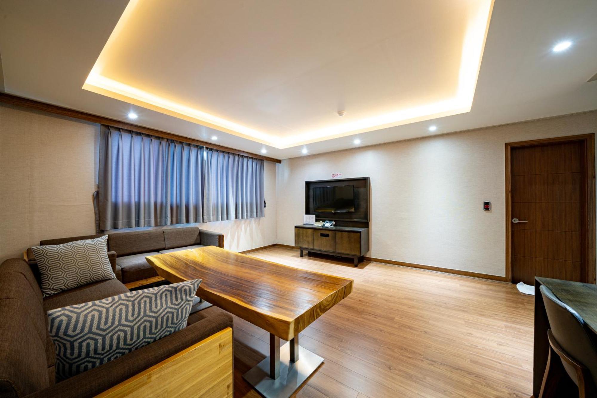 I-Check Hyunjin Hotel Donghae Bagian luar foto