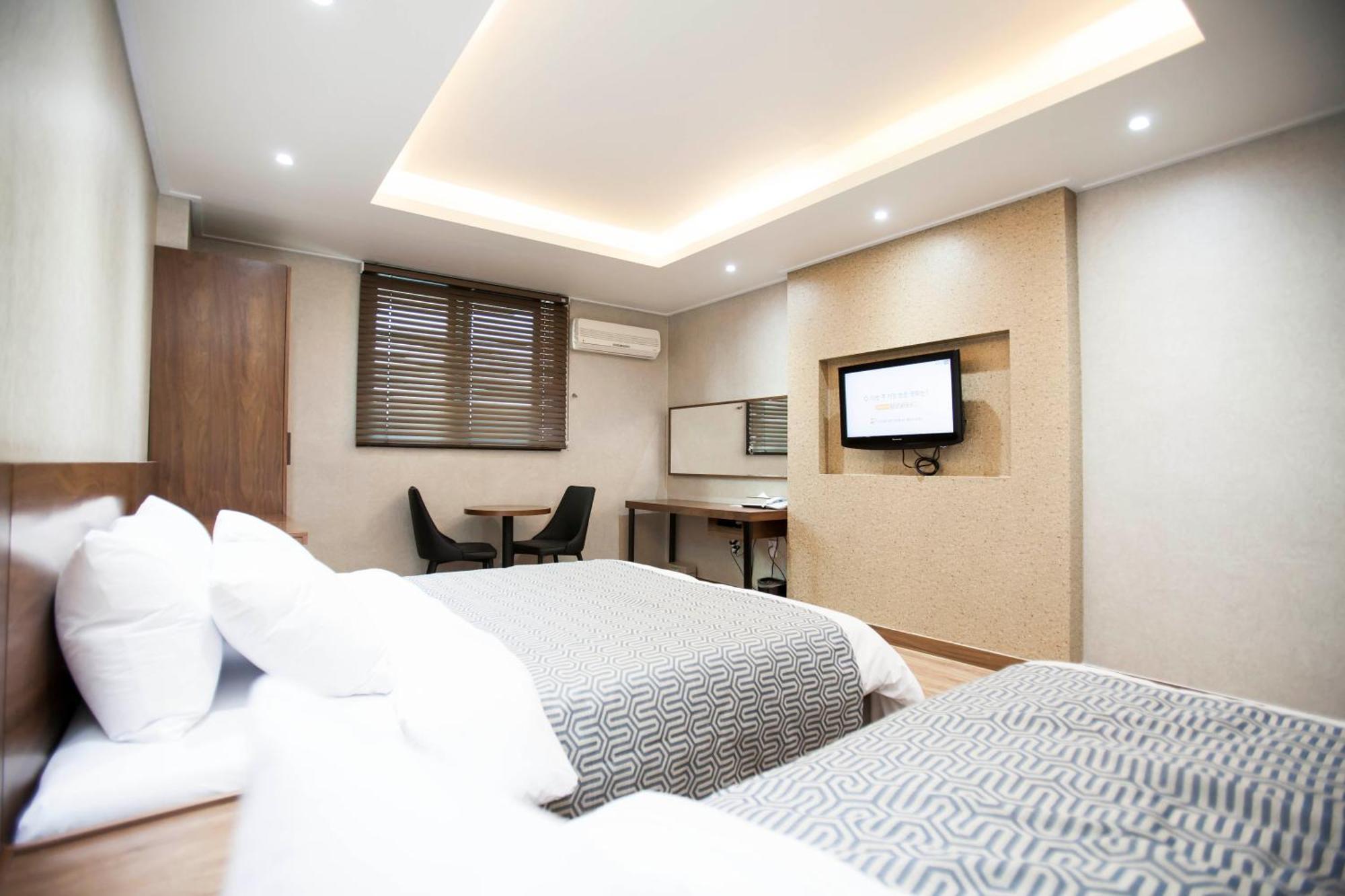 I-Check Hyunjin Hotel Donghae Bagian luar foto