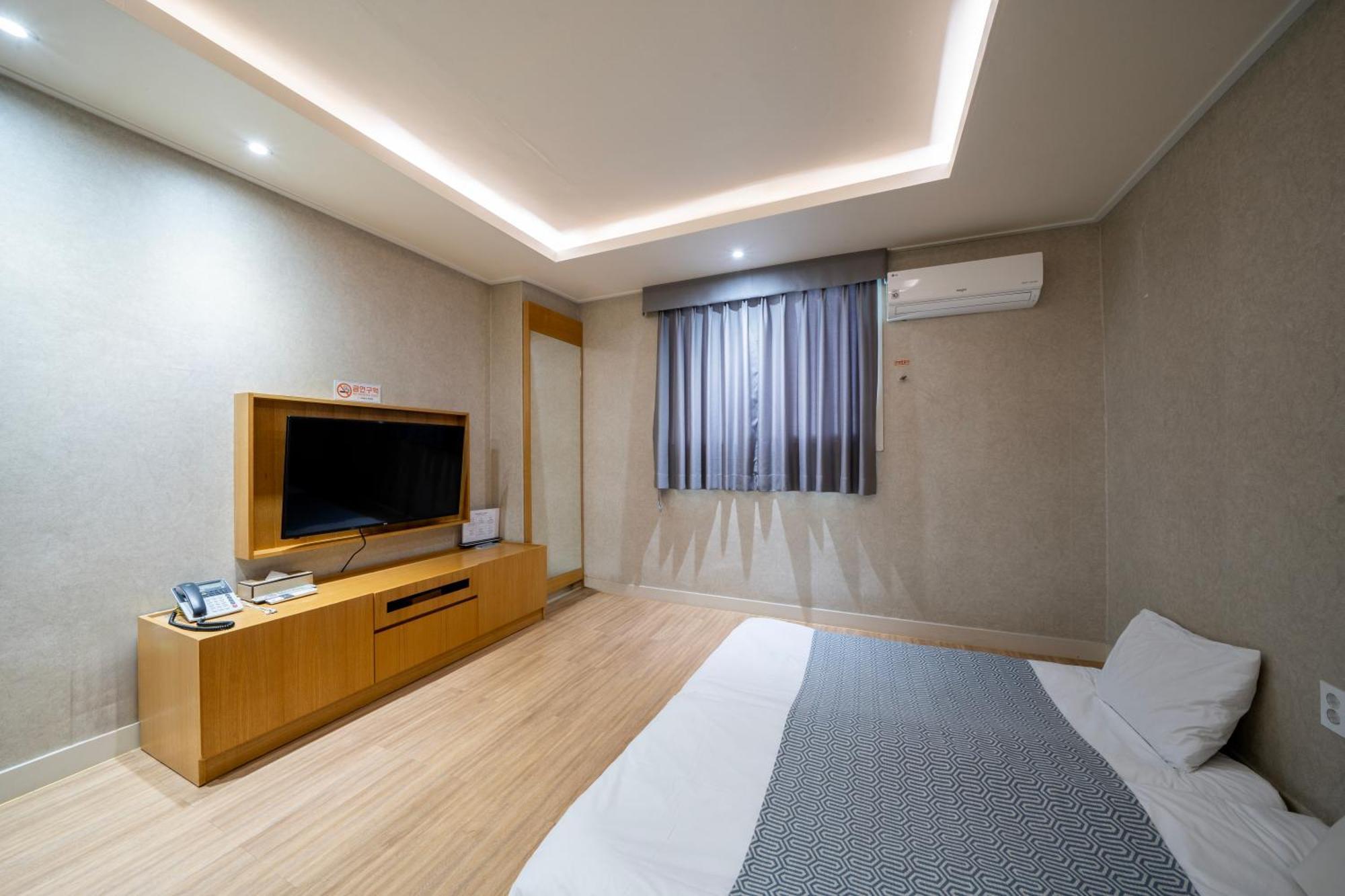 I-Check Hyunjin Hotel Donghae Bagian luar foto