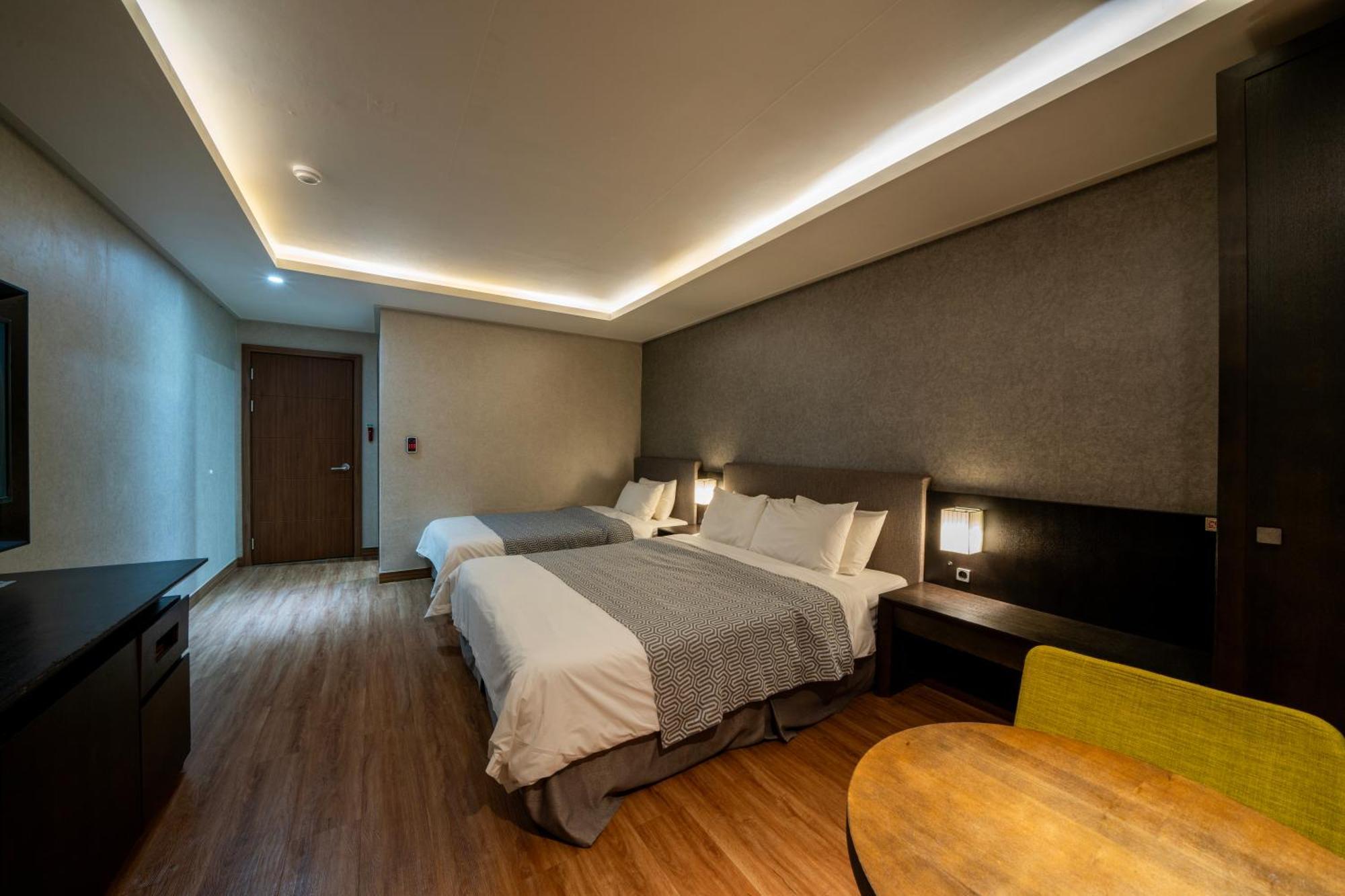 I-Check Hyunjin Hotel Donghae Bagian luar foto