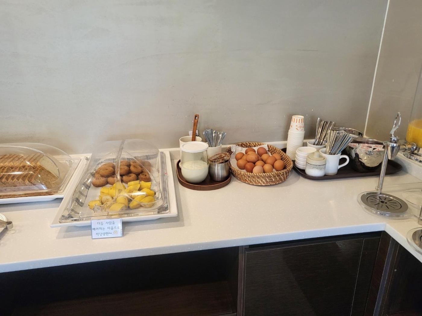 I-Check Hyunjin Hotel Donghae Bagian luar foto