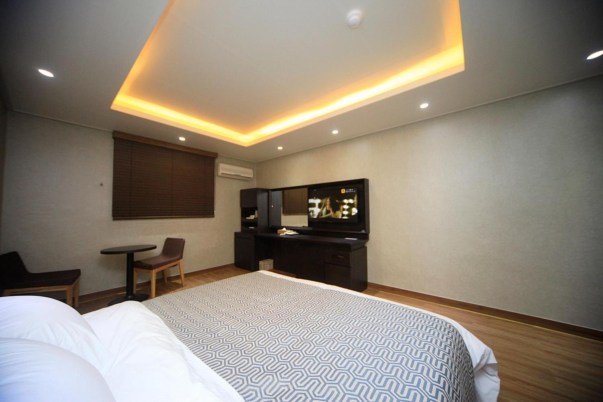 I-Check Hyunjin Hotel Donghae Bagian luar foto