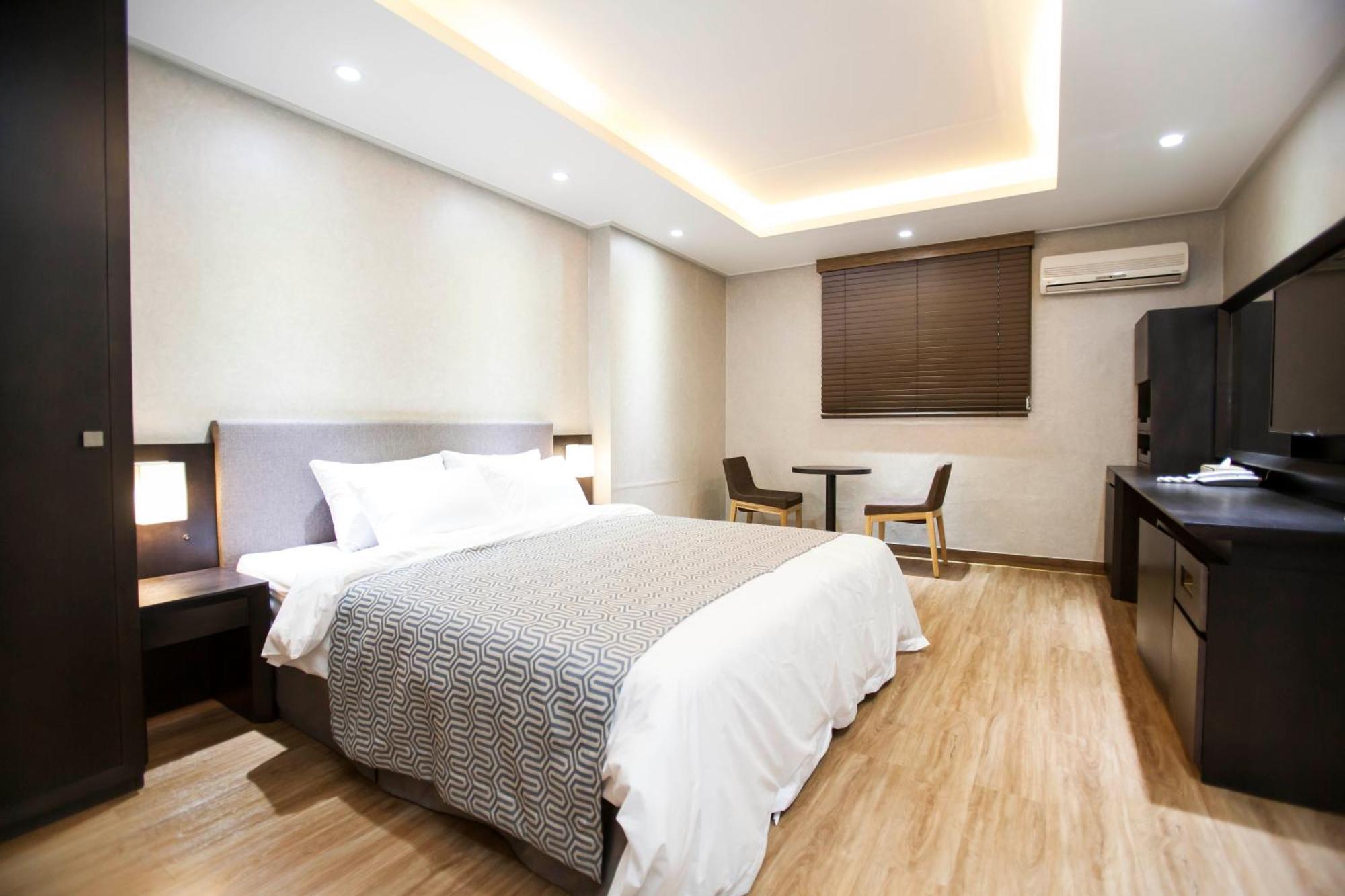 I-Check Hyunjin Hotel Donghae Bagian luar foto
