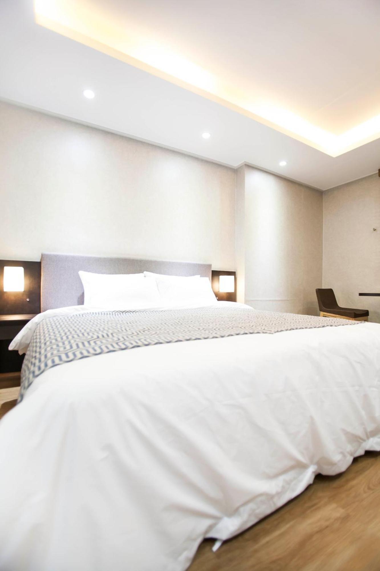 I-Check Hyunjin Hotel Donghae Bagian luar foto
